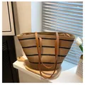 Stroh-Shopper mit schwarzen Querstreifen und braunen Schultergurten aus Leder für Damen - Einheitsgröße / Breitgestreifter Stil (Modell 2)