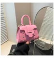 Schicke rosa quadratische Handtasche mit Nieten und goldener Perlenkette für Damen - Rosa