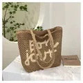 Sac fourre-tout en paille kaki avec lettrage en peluche et structure en maille pour la plage - Taille unique / Khaki et Blanc