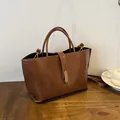 Sac fourre-tout vintage en cuir PU marron avec boucle dorée et bandoulière réglable - Taille unique / Marron