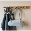 Bolso baguette minimalista azul claro con acabado mate liso y correa a juego - Azul