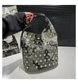 Sac fourre-tout camouflage avec gros clous argentés et bandoulière en cuir noir - Vert Camouflage