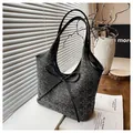 Elegante bolso tote de tweed negro con lazo de cuero y correa de hombro larga - Negro