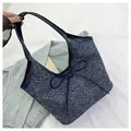 Borsa tote in denim blu scuro e tweed con decorazione a fiocco e lunghi manici in pelle - Blu scuro
