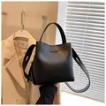 Borsa a secchiello vintage in pelle nera con manico e tracolla con finitura opaca - Taglia unica / Nero