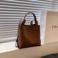 Borsa a secchiello in pelle marrone scuro con manico e fibbia laterale regolabile - Taglia unica / caffè