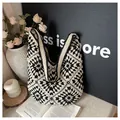 Handgemaakte gehaakte katoenen hobo tas met zwart-witte geometrische bloemmotieven - Crème en Zwart (Geometrisch Patroon)