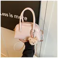 Bolso rosa minimalista de cuero PU con correa y colgante de oso de peluche suave - Talla única / Rosa