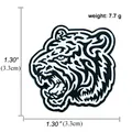 Geometrische schwarz-weiße Tiger-Brosche, 3,3 cm Größe mit 7,7 g Gewichtsangabe - Tiger (A00370)