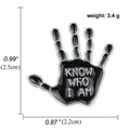 Cartoon-Emaille-Pin in Handform mit KNOW WHO I AM Text, 2,5 cm Höhe und 3,4 g Gewicht - Schwarzer Text-Palm-Stil (A00159)