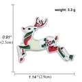 Broche de Noël en forme de renne en émail rouge et vert avec détails des dimensions - Renne avec motif de baies de houx(A00124)