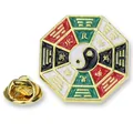 Antike Yin-Yang-Bagua-Brosche aus Goldmetall mit rotem und grünem Emaille-Überzug - Goldener Runder Bunter Bagua Stil (A00103)