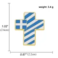 Vue détaillée du badge croix drapeau de la Grèce avec bords dorés et dimensions du produit - Grèce