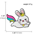 Detaillierte Größen- und Gewichtsangaben für eine süße Regenbogen-Hasen-Emaille-Brosche - Krone Regenbogen Schwanz Hase (A01095)