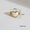 Vista detallada del anillo de corazón dorado con ancho de 20 mm y especificaciones - Ajustable / Estilo Manos Abrazando Corazón (227)