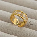 Anillo de acero dorado de 8,2mm con bordes perlados e incrustaciones de rombos blancos - Estilo de Rombo Calado (66) / Dorado/Blanco