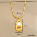 Detalle del collar de acero inoxidable chapado en oro con colgante de perla martillada - Estilo Perla Ovalada Martillado (C-1-37)