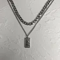 Collar de doble capa de acero de titanio con colgante de moneda Venus y cadena cubana - Versión Extendida / Plateado