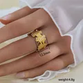 Vista detallada de anillo de hoja dorada ajustable con 12,3 mm de ancho y 4,8 g - Estilo de Banda de Hoja de Ginkgo Envolvente