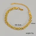Dettaglio del bracciale a catena bizantina dorata con specifiche e chiusura a moschettone - Catena bizantina dorata (10-4)
