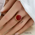 Dettaglio anello cuore smalto rosso 15mm con bordo dorato e peso di 2,7 grammi - Design con Bordo a Ingranaggio Rotondo Rosso (275)