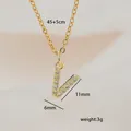 Detail of V-letter pendant with zircon inlay and golden chain size specifications - Letter V
