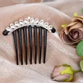 Elegante peine de siete dientes con corona de perlas y pedrería sobre seda rosa - Estilo 5 (Corona Perla Lágrima)