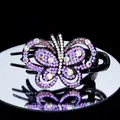 Elegante fermaglio a farfalla con strass viola e iridescenti su finitura nera - Viola