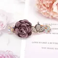 Pinza floral para el cabello con rosa de tela vintage y corona de diamantes de imitación - Corona Raíz de Loto