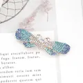 Encantador clip de mariposa con pedrería degradada azul y verde en base de metal - Mariposa / Azul