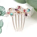 Pettine per capelli dorato con fiori di cristallo colorati e strass rosa e viola fini - Stile Tre Fiori / Multicolore (Casuale)