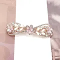 Elegante gouden haarclip met matte roze bloemen en fonkelende kristallen strass-steentjes - Orchidee Violet