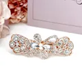 Elegante fermaglio a farfalla oro rosa con strass di cristallo e perle - Design n. 3 / Bianco