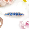 Pasador de flores de cristal azul con base de metal oro rosa y diamantes de imitación - Azul