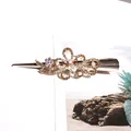 Elegante pinza para el pelo con flor dorada, cristales champán y perlas blancas finas - Champán