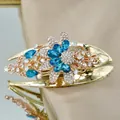 Pinza para el pelo de flor dorada con gemas azul cielo y brillantes diamantes - Azul