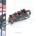 Gunmetal bloem haarklem met robijnrode kristallen en grijze strassteentjes op magazine - Campsis Grandiflora Rood
