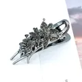 Elegante bloem haarklem in gun black met donkergrijze kristallen en luxe strassteentjes - Azalea Zwart