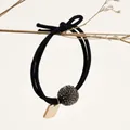 Élastique à cheveux noir avec boule de strass et plaque rectangulaire en métal doré - Boule Magique - Noir
