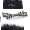 Barrette à cheveux argentée avec strass gris foncé au design géométrique de feuilles - Série Chunxie Gris