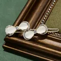 Goldene Haarklammer im Vintage-Schmetterlingsdesign mit Opalsteinen und funkelnden Kristallen - Doppel-Schmetterling-Stil / Schmetterlingsorchidee