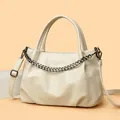 Borsa tote plissettata bianco crema con catena in metallo e tracolla regolabile - Bianco Sporco