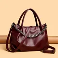 Grande borsa tote in pelle bordeaux con catena d'argento e tracolla regolabile - Borgogna