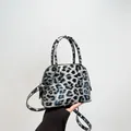 Schicke Handtasche mit grauem Leopardenmuster, Griffen und verstellbarem Schultergurt - Leopardenmuster Schwarz