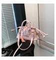 Rosafarbene Mini-Beuteltasche mit Schlangenhaut-Prägung, Doppelgriff und Kordelzugverschluss - Einheitsgröße / Rosa