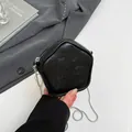 Borsa a tracolla nera a forma di stella in ecopelle con catena argento e zip - Taglia unica / Nero