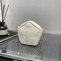 Borsa a tracolla trapuntata a forma di stella beige crema con catena d'argento - Taglia unica / Bianco