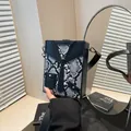 Borsa a scatola grigia a pelle di serpente con design creativo smoking e dettaglio cravatta - Taglia unica / Nero