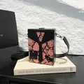 Borsa a tracolla rigida rosa pitonata con design a cravatta nera e cinturino in pelle - Taglia unica / Rosa