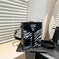 Borsa a tracolla zebrata a scatola con design creativo a cravatta e cinturino in pelle - Taglia unica / Zebra Print